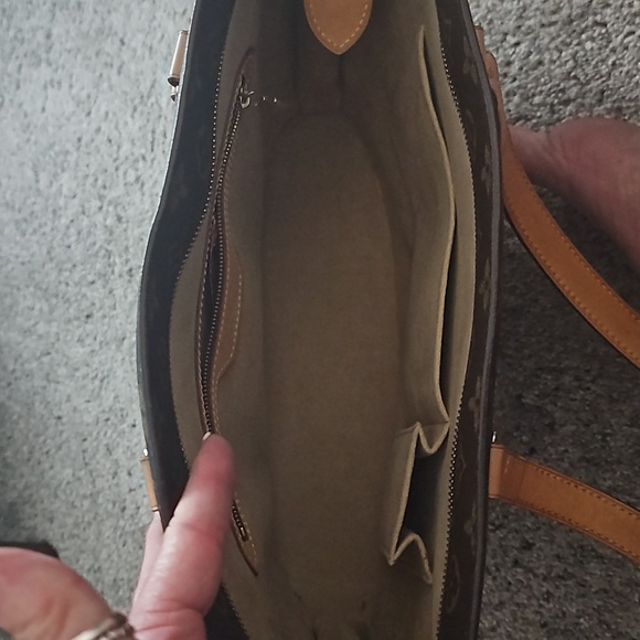 Authentic Louis Vuitton - Picture 5 of 7